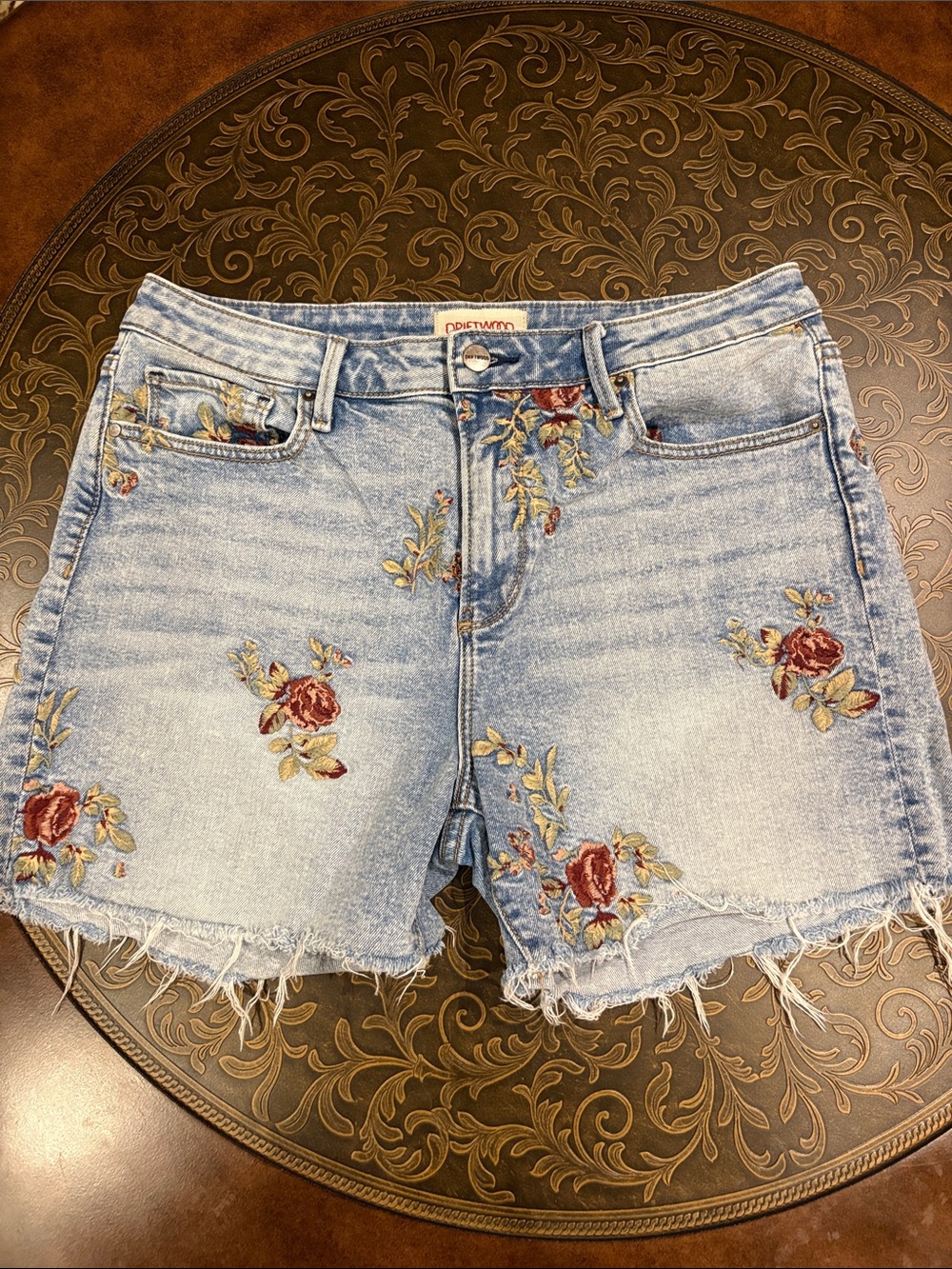 Driftwood Embroidered Denim Shorts - Size 30 - Picture 4 of 9